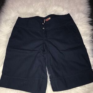 No boundaries navy blue Bermuda’s size 5